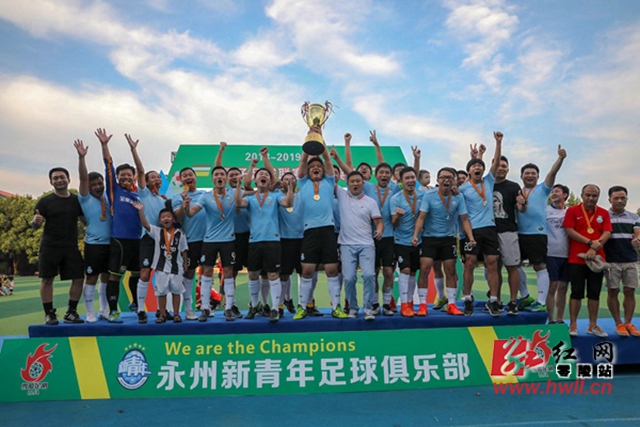球王！梅西表现合集：戴帽+1球被吹越位，纪录之夜满分打卡下班
